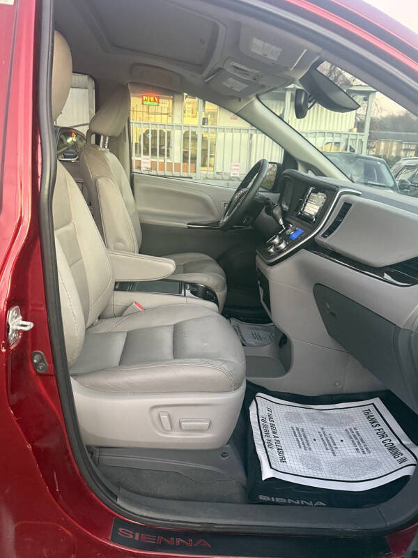 2020 Toyota Sienna XLE Premium 8-Passenger