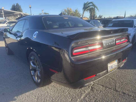 2016 Dodge Challenger SXT Plus