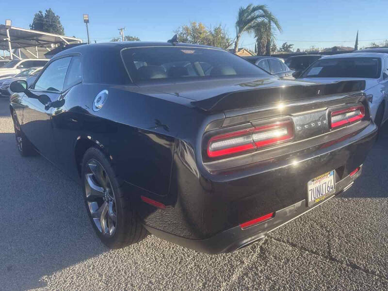 2016 Dodge Challenger SXT Plus