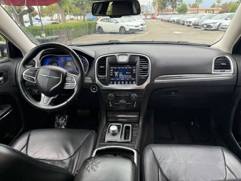 2017 Chrysler 300 Limited