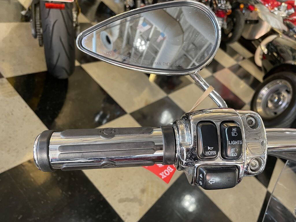 2001 Harley-Davidson® XL883C - Sportster® Custo 24