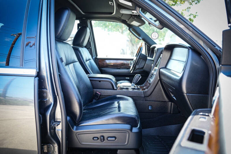 2016 Lincoln Navigator Select