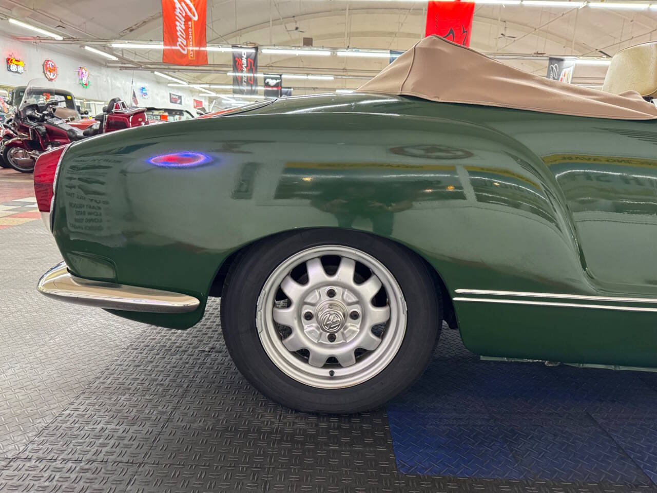 1971 Volkswagen Karmann Ghia 24