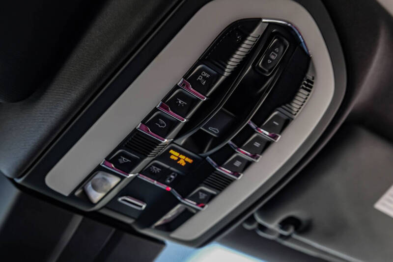 2017 Porsche Cayenne Platinum Edition