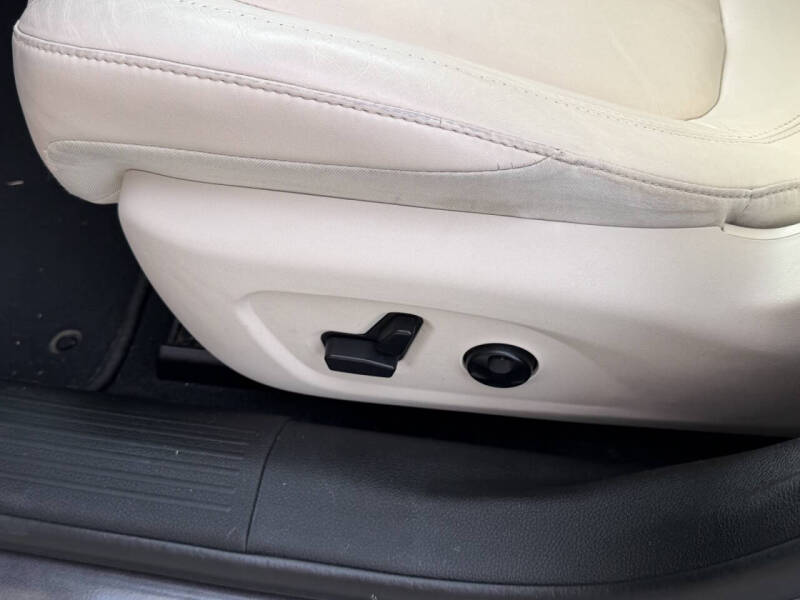 2017 Chrysler 200 Limited