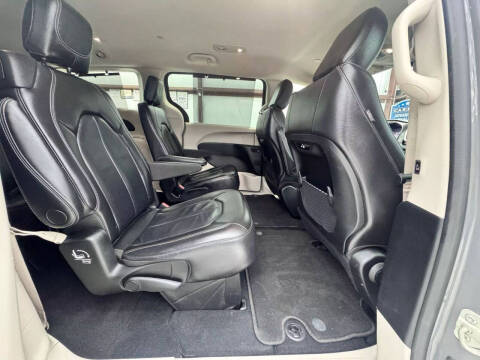 2022 Chrysler Pacifica Touring L