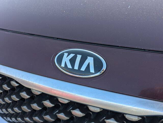 2015 Kia Sedona for sale at Axio Auto Boise in Boise, ID