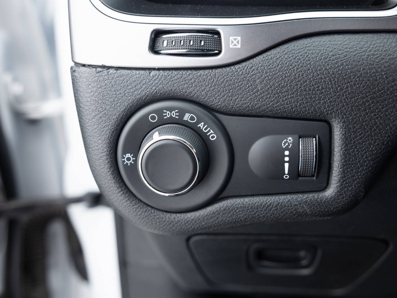 Used Car 2020 Jeep Cherokee  Latitude 4x4 4dr Suv For Sale Under $20,000 In Coal City, Illinois