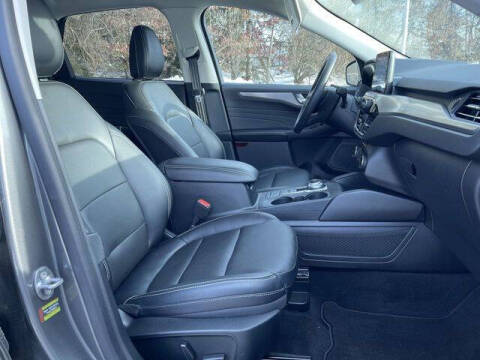 2022 Ford Escape Hybrid Titanium