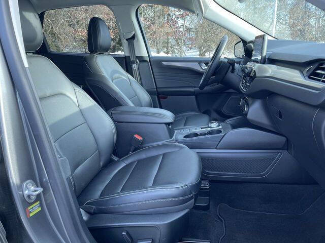 2022 Ford Escape Hybrid Titanium