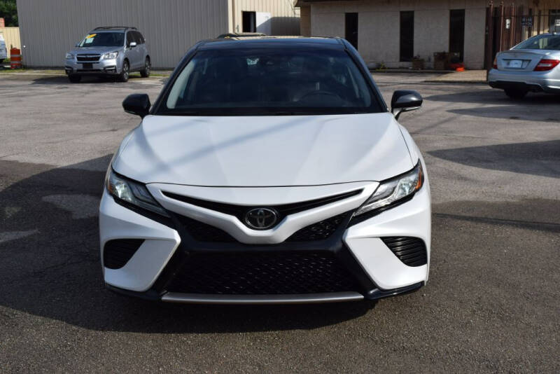 2019 Toyota Camry XSE photo 8