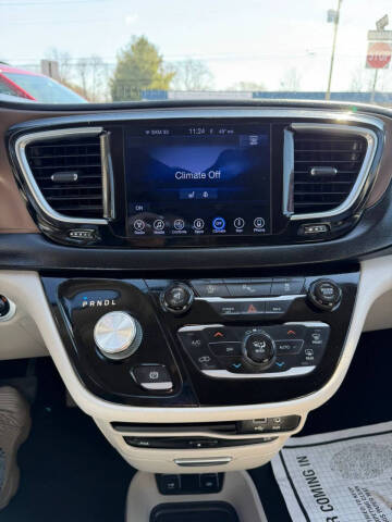 2017 Chrysler Pacifica Touring-L Plus