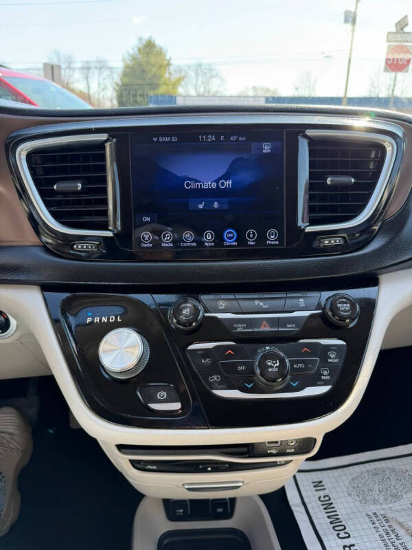 2017 Chrysler Pacifica Touring-L Plus