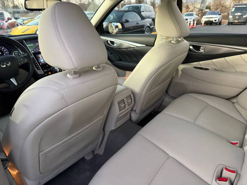 2015 Infiniti Q50 Premium