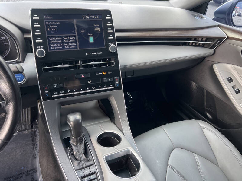 2021 Toyota Avalon Hybrid XLE