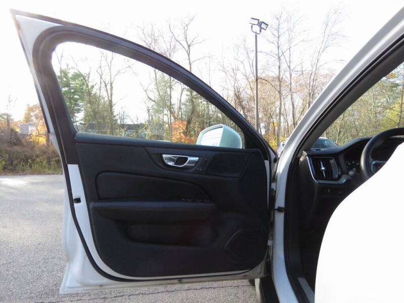 2022 Volvo V60 Cross Country T5