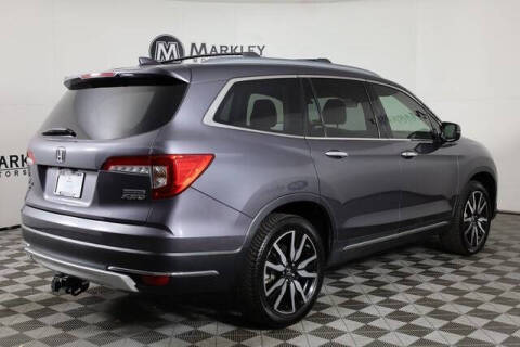 2019 Honda Pilot Touring w/Rear Captain's Chairs