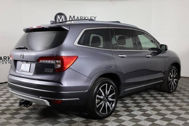 2019 Honda Pilot Touring w/Rear Captain's Chairs