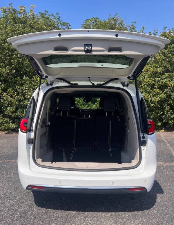 2024 Chrysler Pacifica Touring L