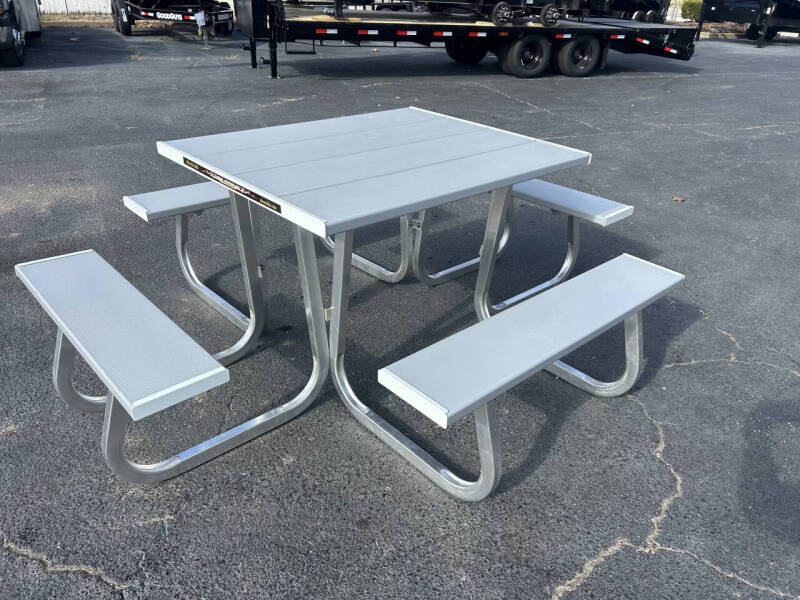 2026 Aluma 21029 Picnic Table