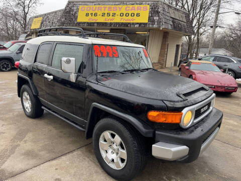 2010 Toyota FJ Cruiser for sale at Courtesy Cars in Independence MO