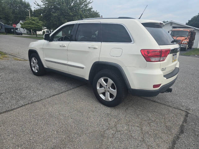 2011 Jeep Grand Cherokee for sale at QUEENSGATE AUTO SALES in York, PA