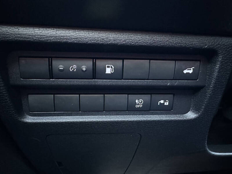 2023 Mitsubishi Outlander PHEV SE