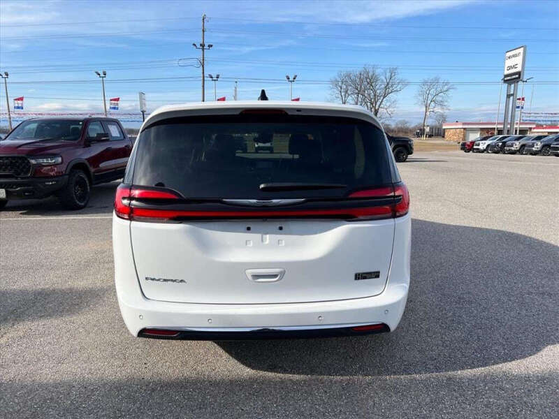 2024 Chrysler Pacifica Touring L