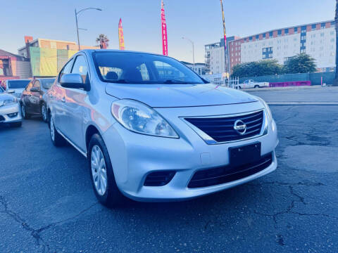 2014 Nissan Versa 1.6 SV