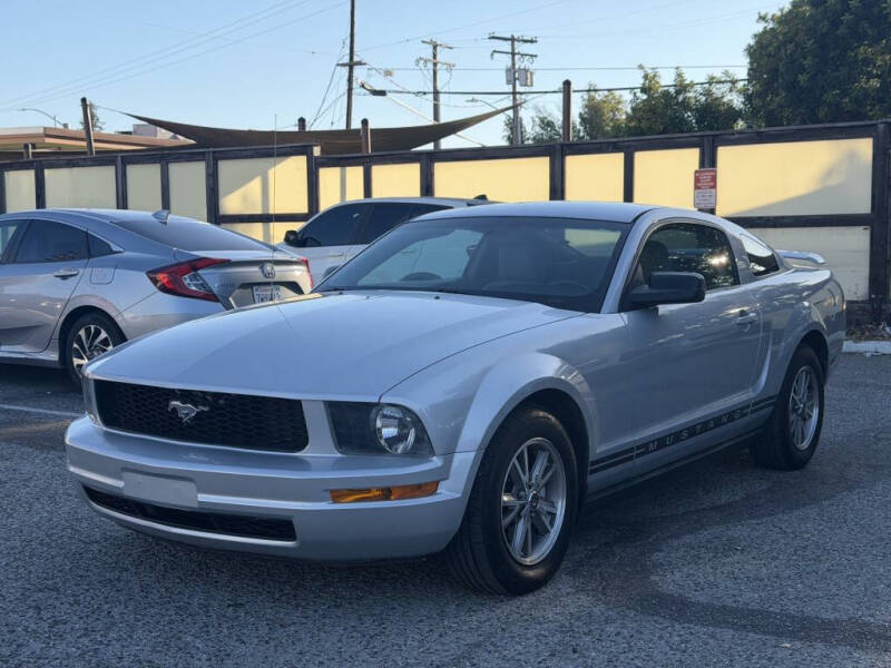 2005 Ford Mustang V6 Deluxe
