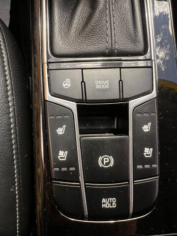 2017 Kia Cadenza Technology