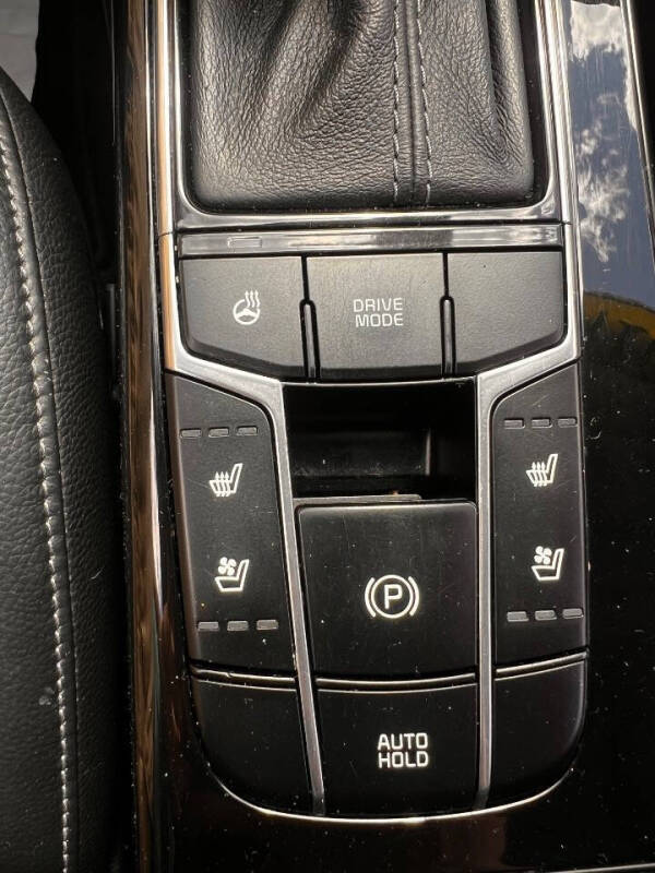 2017 Kia Cadenza Technology