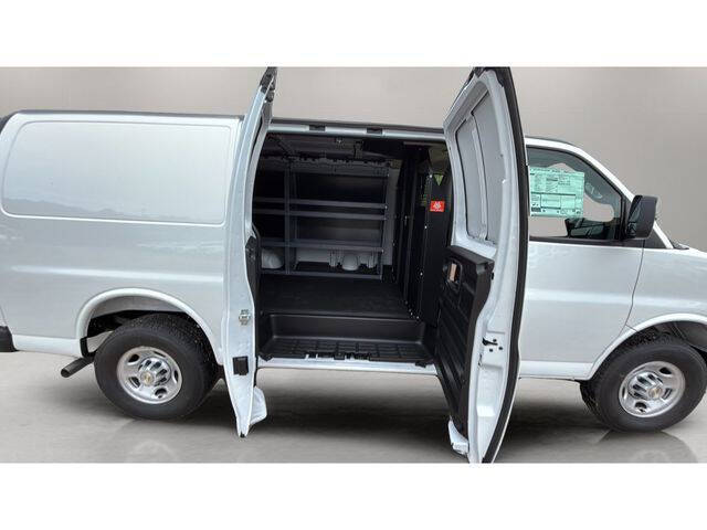 2025 Chevrolet Express 2500