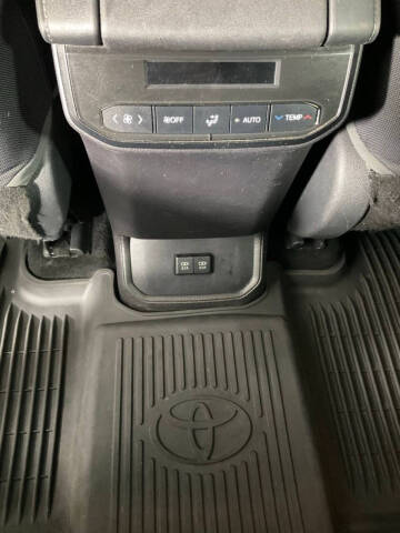 2021 Toyota Highlander LE