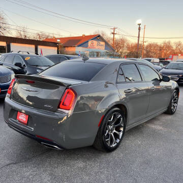 2018 Chrysler 300 S