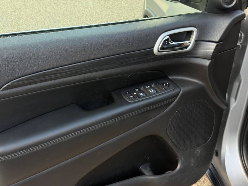 2019 Jeep Grand Cherokee Laredo E