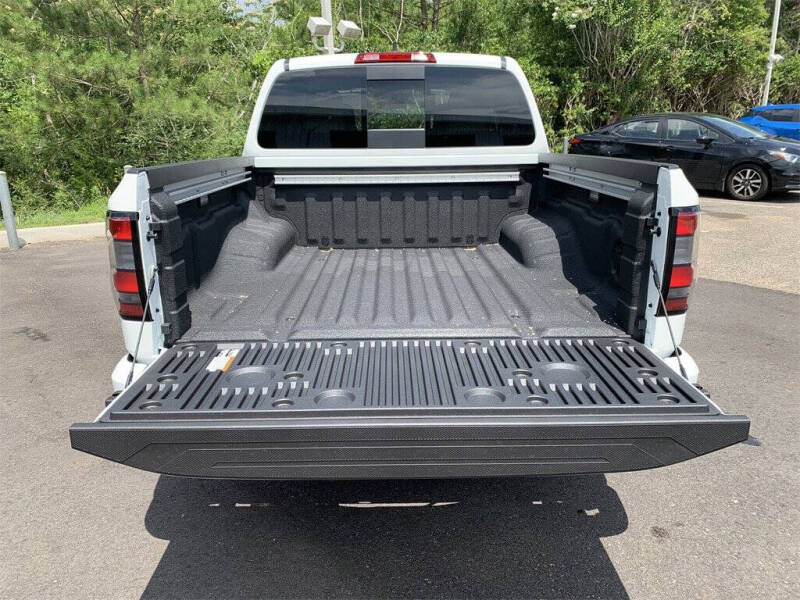 2025 Nissan Frontier SV