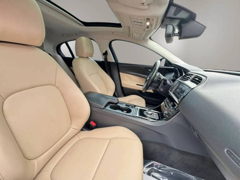 2017 Jaguar XE 25t