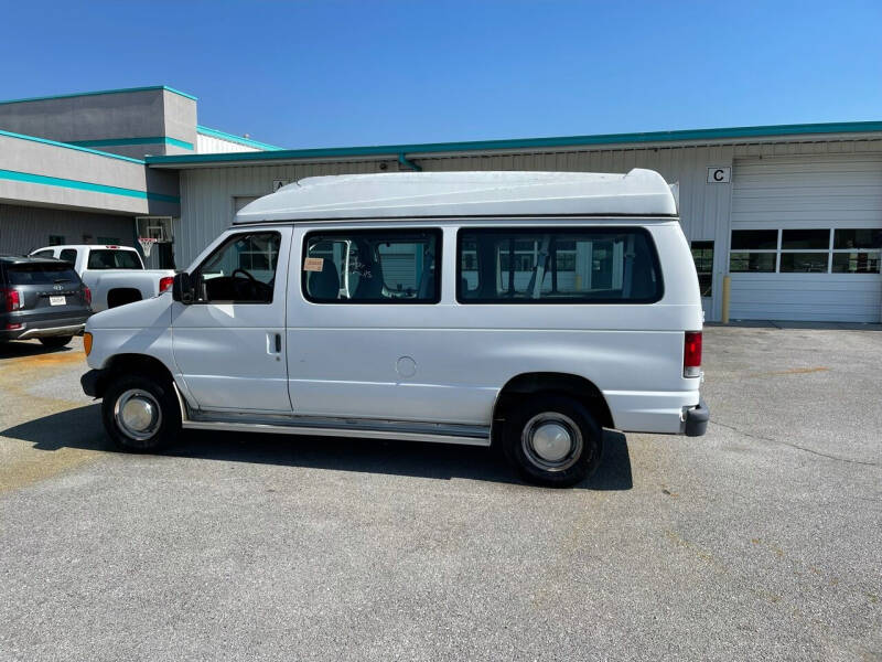 2004 Ford E-Series Wagon for sale at Knoxville Wholesale in Knoxville TN