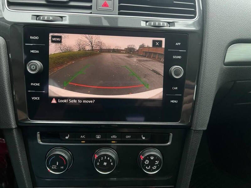 2018 Volkswagen Golf TSI SE