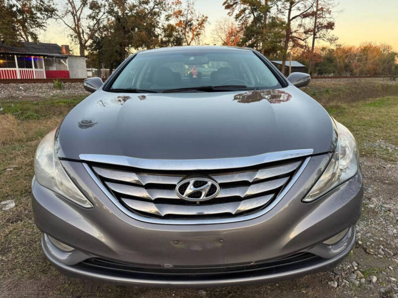 2011 Hyundai Sonata SE photo 2