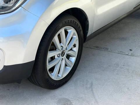 2017 Kia Soul +