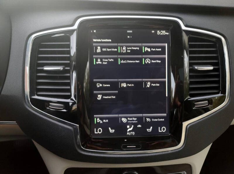 2017 Volvo XC90 T6 Momentum