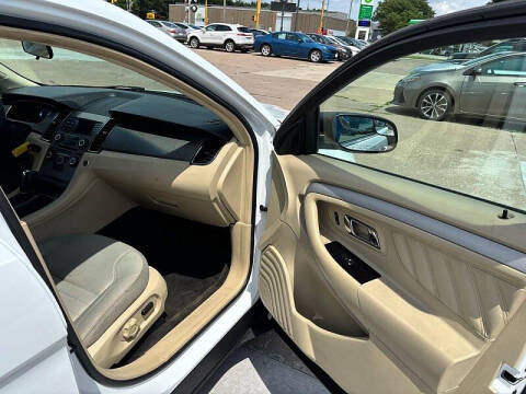 2018 Ford Taurus SE