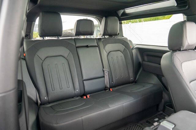 2022 Land Rover Defender 34