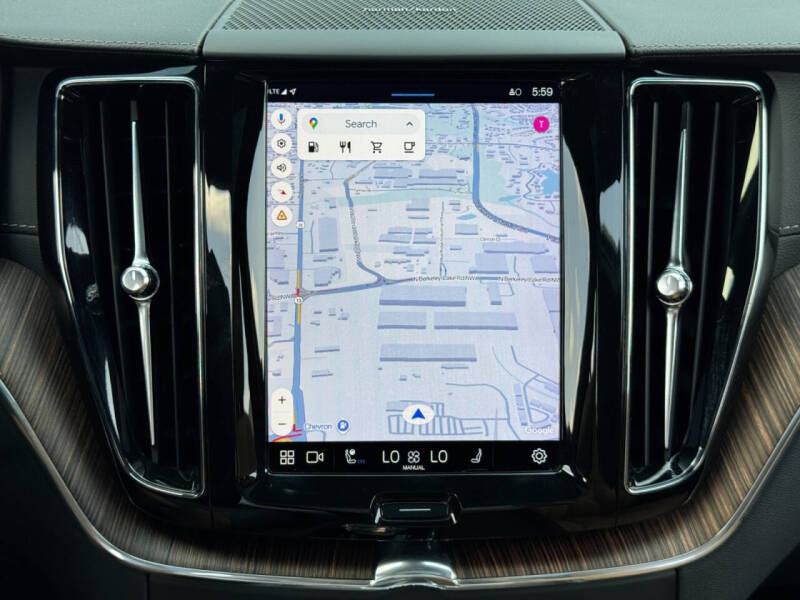 2023 Volvo XC60 B5 Ultimate Bright Theme