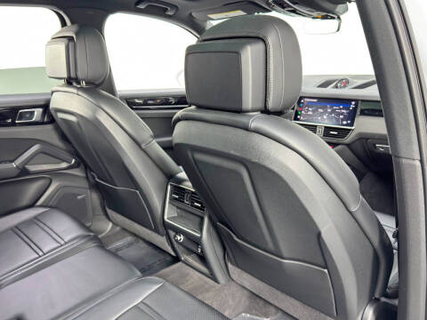 2023 Porsche Cayenne Platinum Edition