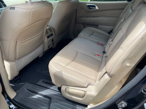 2017 Nissan Pathfinder SL