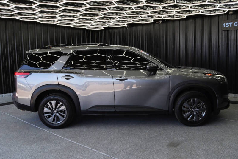 2022 Nissan Pathfinder SV