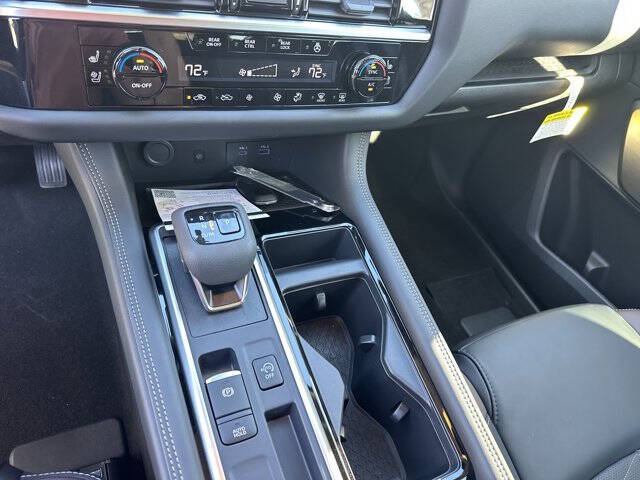 2025 Nissan Pathfinder Platinum